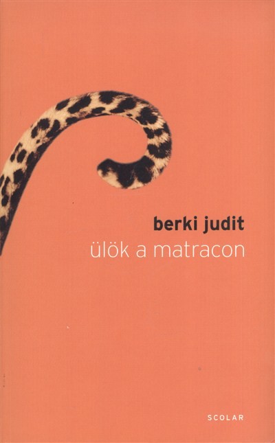 Ülök a matracon