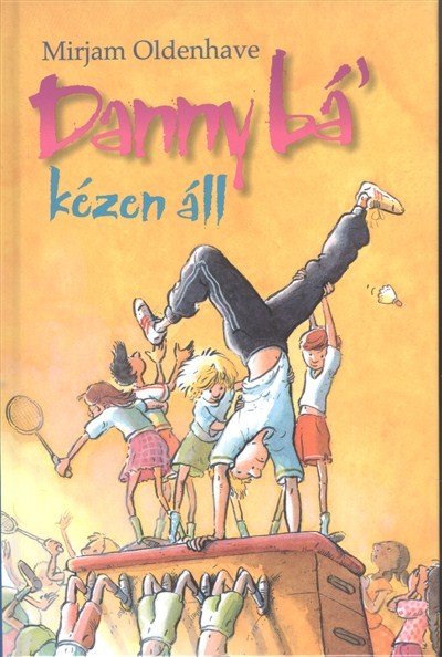 Danny Bá` kézen áll